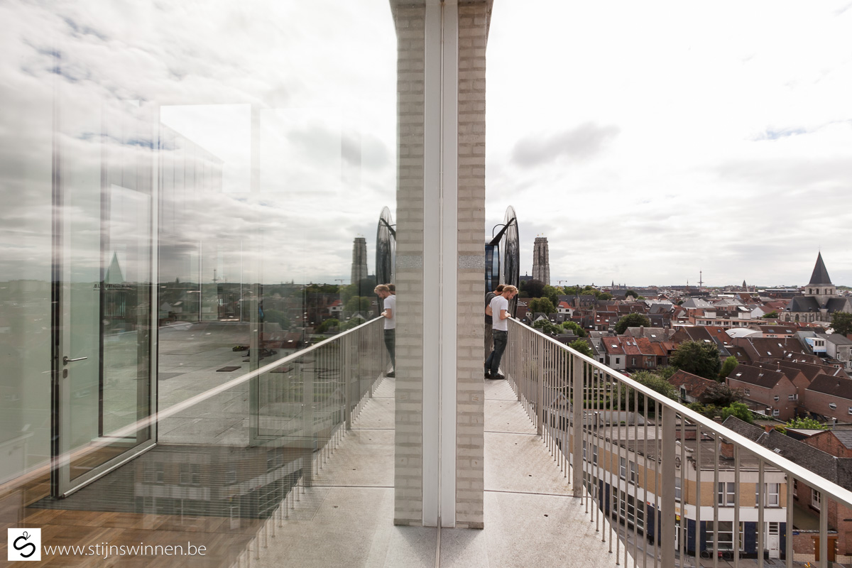 Installatie OOG kunstproject aan Dossin Kazenr voor OOG Oprecht te Mechelen